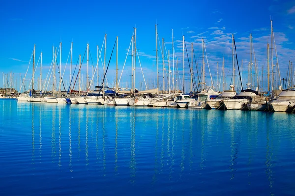 Denia přístavu marina Alicante Španělsko s čluny — Stock fotografie