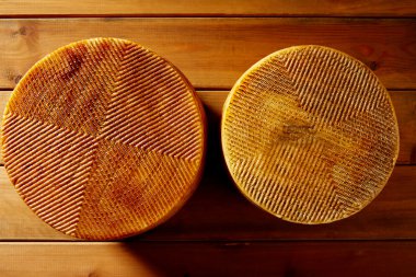 İspanya'dan Manchego peynir ahşap tablo