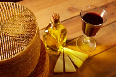 İspanya'dan Manchego peynir ahşap tablo