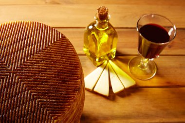 İspanya'dan Manchego peynir ahşap tablo