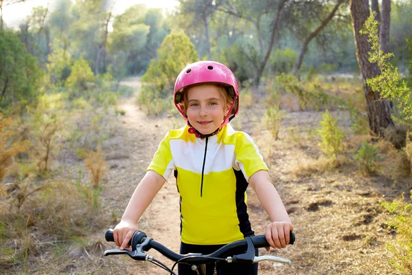 Niño niña ciclista en bicicleta de montaña MTB — Foto de Stock