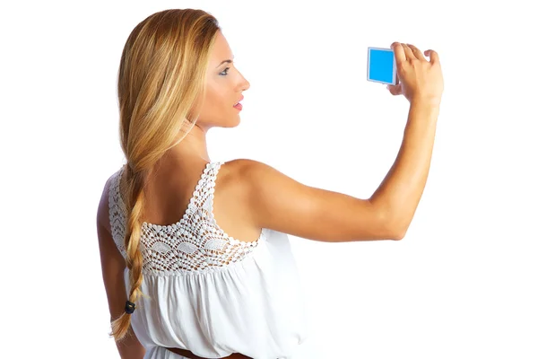 Chica turista rubia tomando fotos con teléfono inteligente — Foto de Stock