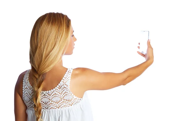 Chica turista rubia tomando fotos con teléfono inteligente —  Fotos de Stock