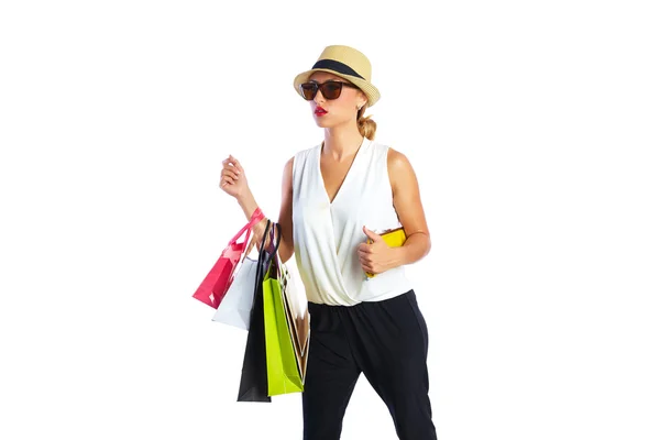 Bolsas de mujer adicta a las compras rubias y teléfono inteligente — Foto de Stock