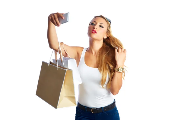 Bolsas de mujer adicta a las compras rubias y teléfono inteligente —  Fotos de Stock