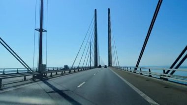 Danimarka 'daki Kopenhag' ı İsveç 'teki Malmö' ye bağlayan Öresund Köprüsü otoyolunun gündüz görüntüsü Baltık Denizi üzerinde.