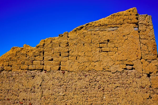 Způsob saint James Adobe bahenní zdi na Palencia — Stock fotografie