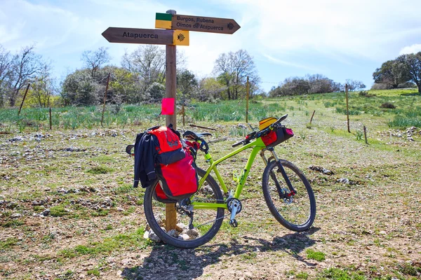 Via di San Giacomo da Atapuerca a Burgos in bicicletta — Foto Stock