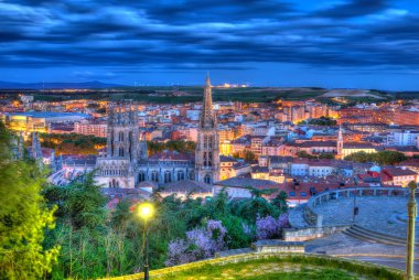 Burgos havadan görünümü manzarası günbatımı Katedrali ile