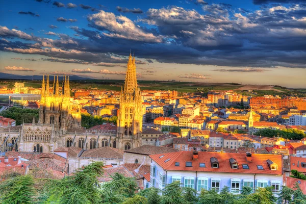 Burgos vista aérea skyline pôr do sol com Catedral — Fotografia de Stock