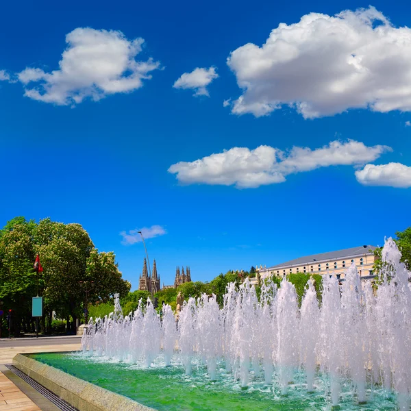 Burgos San Pablo bridge fountain and Cathedral — Stock Photo, Image