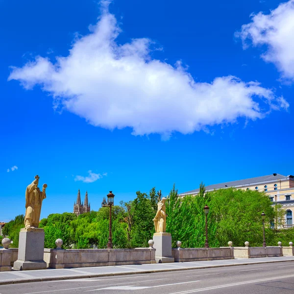 Puente de Burgos San Pablo Estatuas sobre el río Arlanzón — Foto de Stock