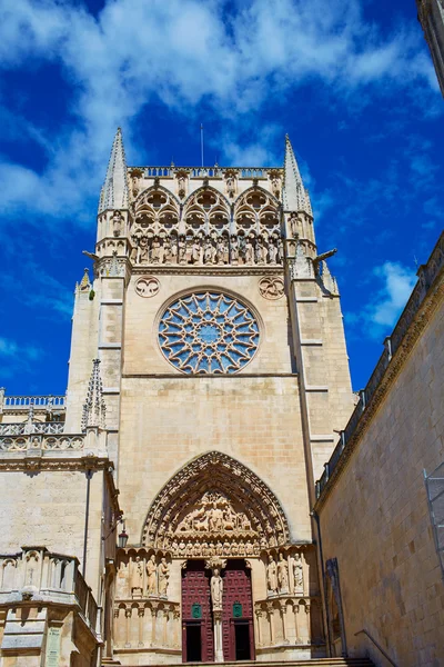 Gevel van de kathedraal van Burgos in Saint James manier — Stockfoto