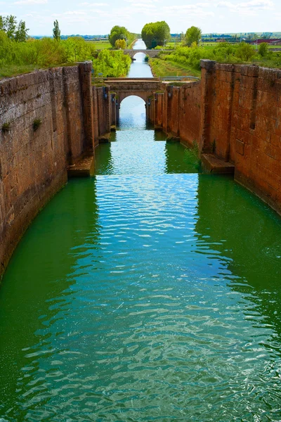 Canal de castilla kanal heiliger james weg fromista — Stockfoto