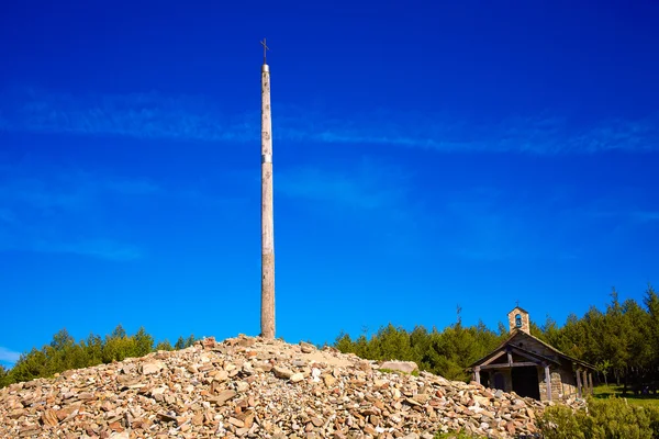 Cruz de Ferro top a Saint James Way Leon — Foto Stock