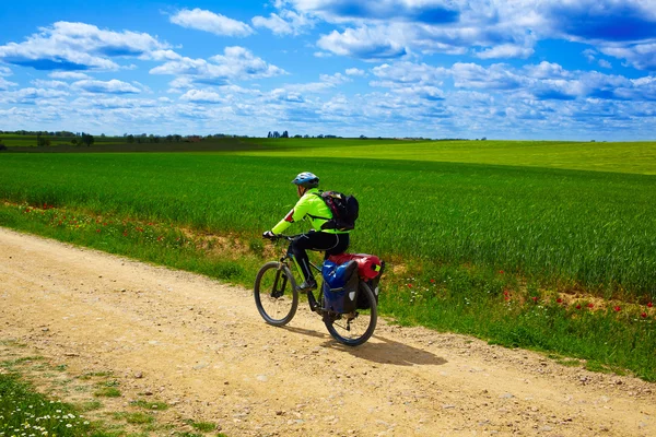 Motociclista en el Camino de Santiago en Castilla y León —  Fotos de Stock