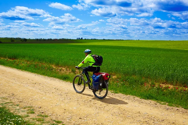 Motociclista sul Cammino di San Giacomo in Castiglia Leon — Foto Stock