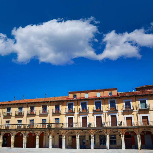 Leon Plaza Mayor au droit de Saint James Castilla — Photo