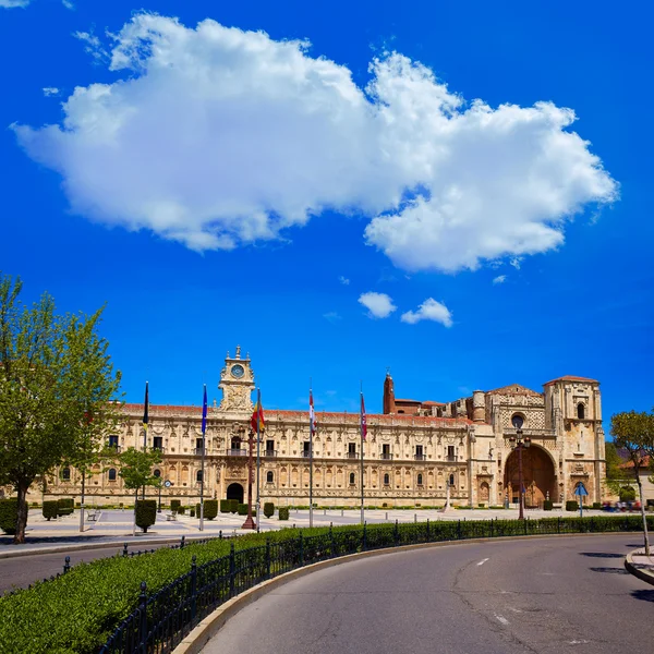 San marcos in leon am weg des heiligen james — Stockfoto