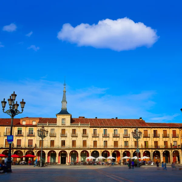 Leon Plaza Mayor i långt av Saint James Castilla — Stockfoto