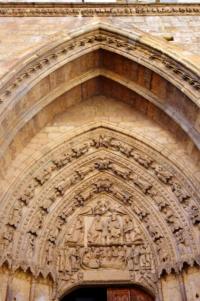 Cathedral of Leon gothic arch in Castilla Spain — Stock Photo, Image