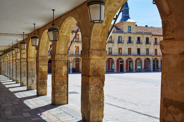 Leon Plaza Mayor i långt av Saint James Castilla — Stockfoto