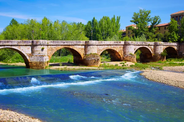 Bernesga flussbrücke in leon weg von saint james — Stockfoto