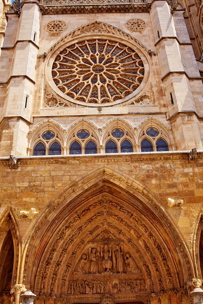 Cathedral of Leon gothic Rosette in Castilla — Stock Photo, Image