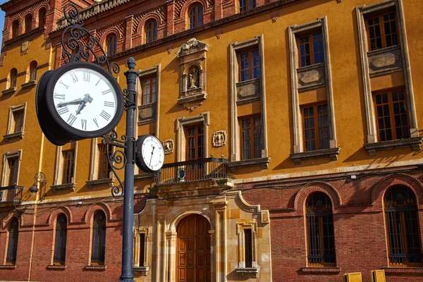 Façade Léon Obispado sur la place Regla Espagne — Photo