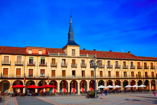 Leon Plaza Mayor i långt av Saint James Castilla — Stockfoto