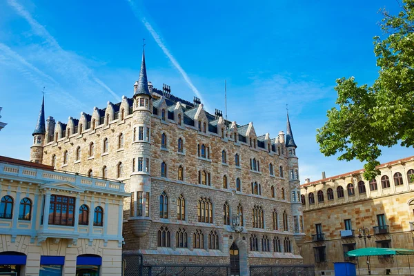 Casa botines in Leon Von Antoni Gaudi Architekt — Stockfoto