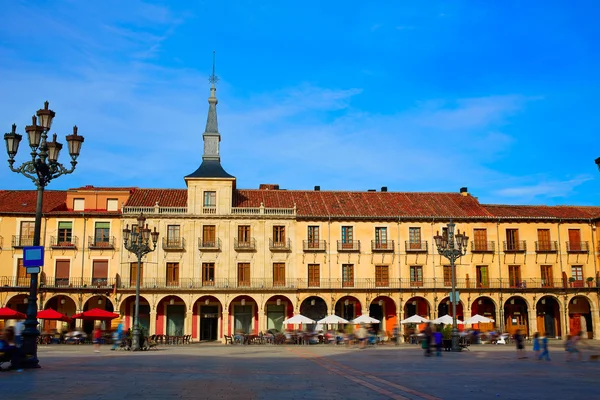 Leon Plaza Mayor i långt av Saint James Castilla — Stockfoto