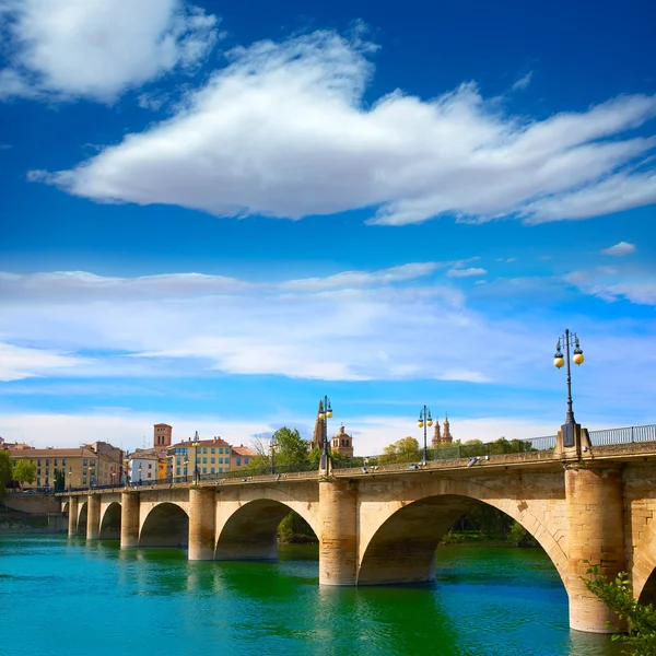 Manier van Saint James in Logroño brug rivier Ebro — Stockfoto