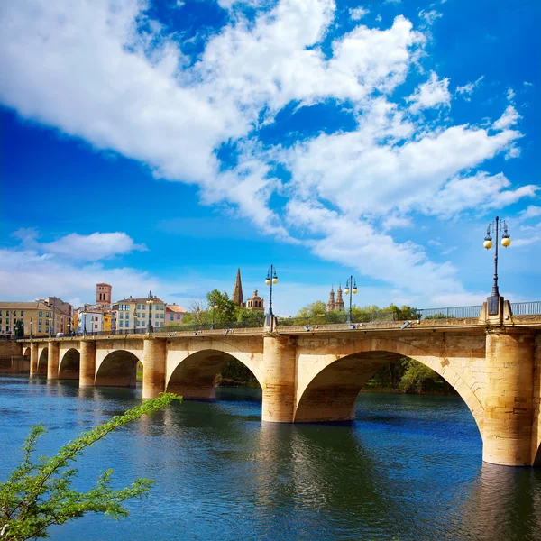 Manier van Saint James in Logroño brug rivier Ebro — Stockfoto