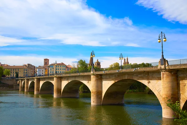 Sätt att Saint James i Logroño bro floden Ebro — Stockfoto