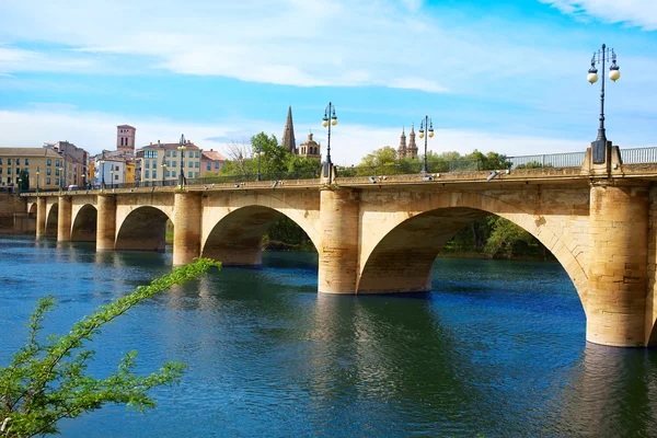 Sätt att Saint James i Logroño bro floden Ebro — Stockfoto