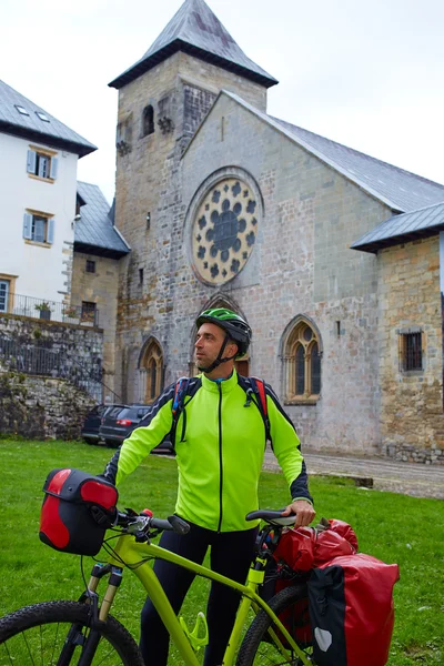 Roncesvalles comienza el Camino de Santiago en bicicleta — Foto de Stock