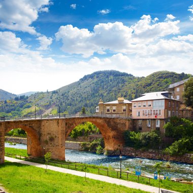 Villafranca del Bierzo Saint James Leon yoluyla