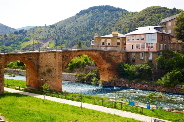 Villafranca del Bierzo por meio de Saint James Leon — Fotografia de Stock