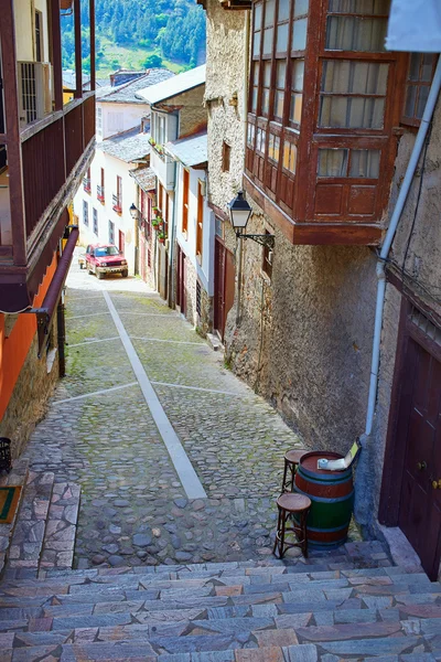 Villafranca del Bierzo door middel van Saint James Leon — Stockfoto