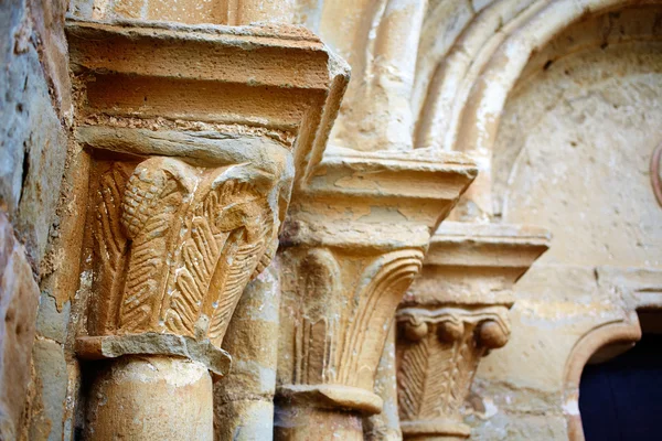 Der weg der heiligen james kirche in zariquiegui — Stockfoto