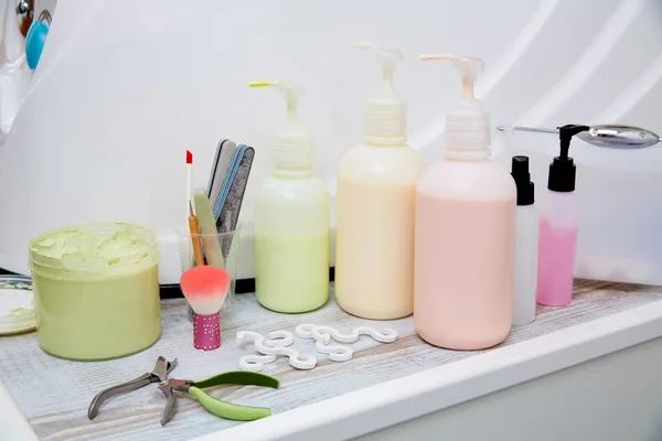 Productos de tratamiento de pedicura en salón de uñas — Foto de Stock