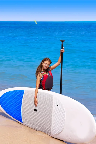 Kid paddle surf surfer girl with row in the beach — Stock Photo, Image