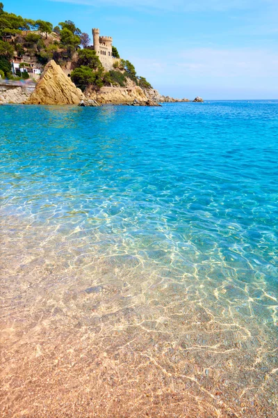 Lloret de Mar Castell Plaja en la playa de Sa Caleta — Foto de Stock