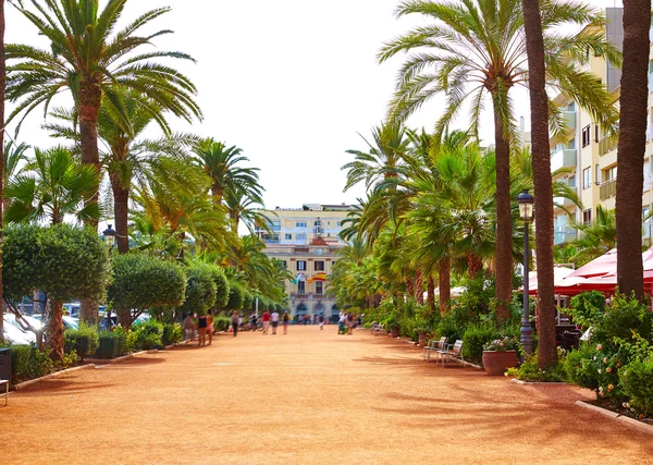 Ayuntamiento Lloret de Mar na Verdaguer passeig — Stock fotografie