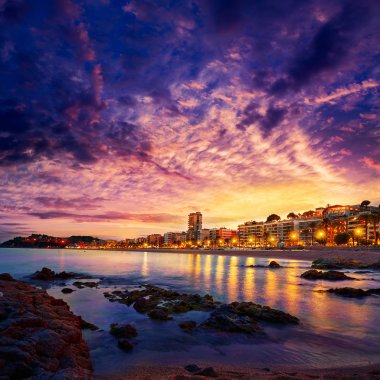 Bir Lloret de Mar günbatımında Costa Brava Catalonia (Barselona)