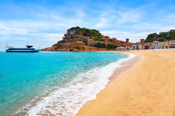 Пляж Фаса-де-Мар в Коста-Браве Каталонии — стоковое фото