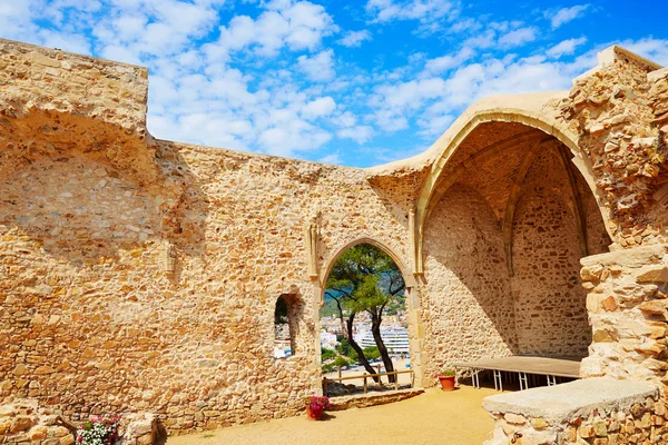 Tossa de Mar görünümü old Church Costa Brava — Stok fotoğraf