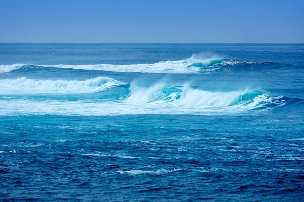 Острову пошуку пляж хвилі на острові Фуертевентура — стокове фото