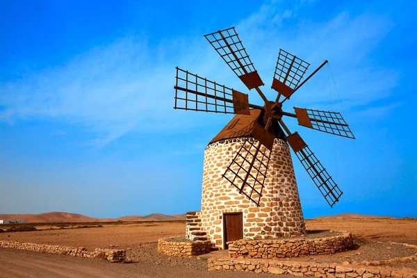 Moinho de vento Tefia Fuerteventura nas Ilhas Canárias — Fotografia de Stock